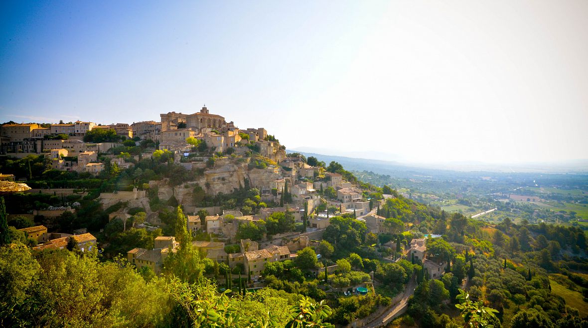 Skalní město Gordes si oblíbili slavní