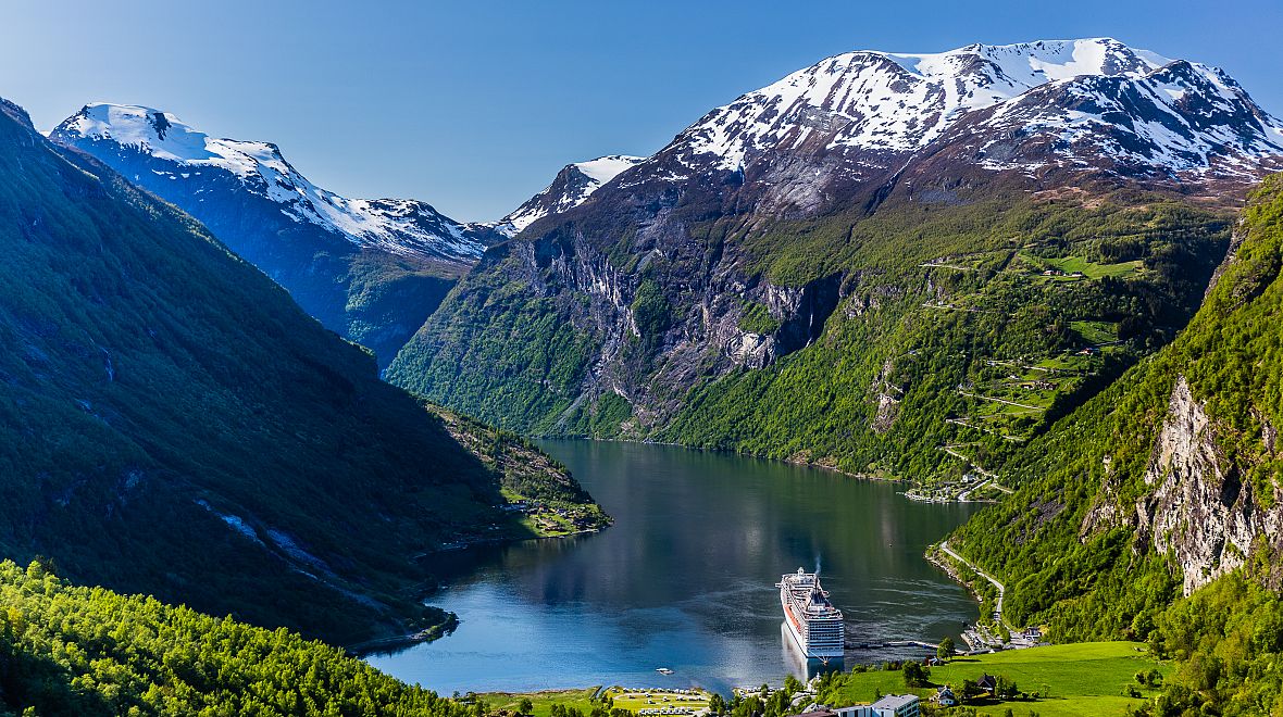 Lákavé jsou i výlety do okolí fjordu