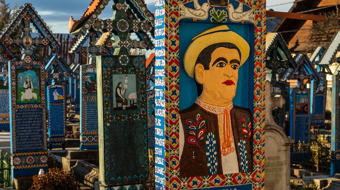 Veselý hřbitov v Săpânţě