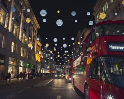 Oxford Street ve svátečním hávu