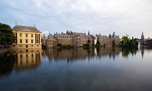Mauritshuis sousedí s Binnenhofem