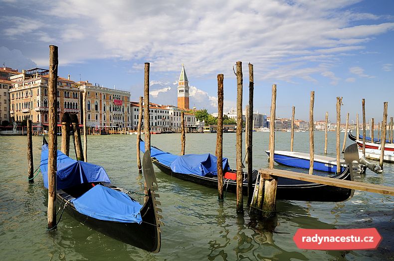Canal Grande s tradičními benátskými gondolami