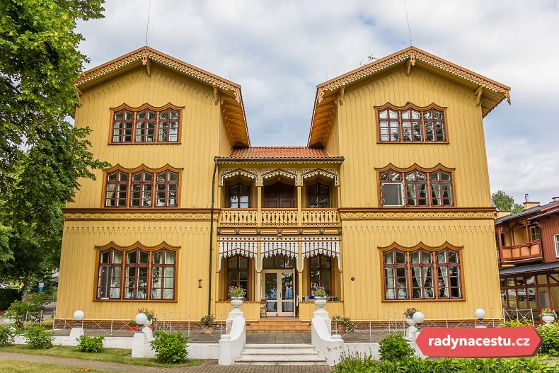 Osada Juodkrantė a dřevěná vila