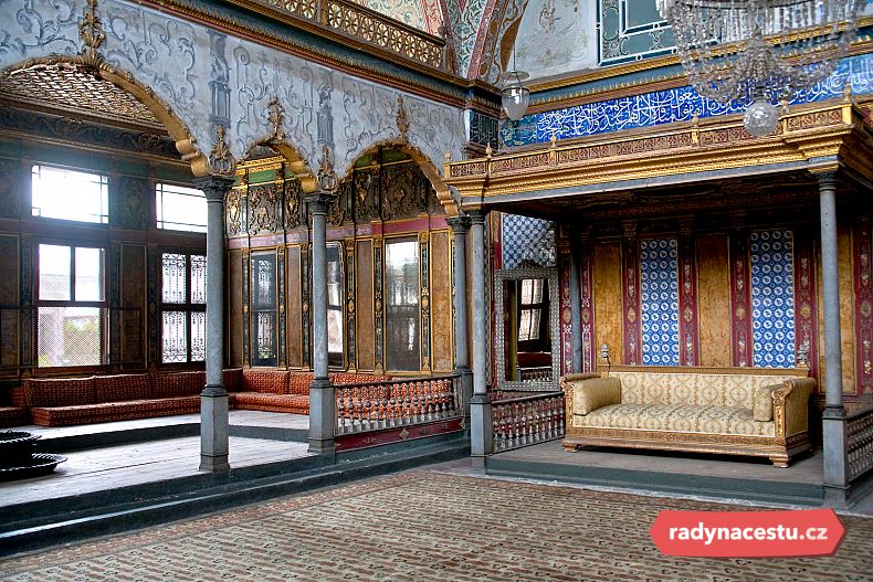 Interiér harému v paláci Topkapi
